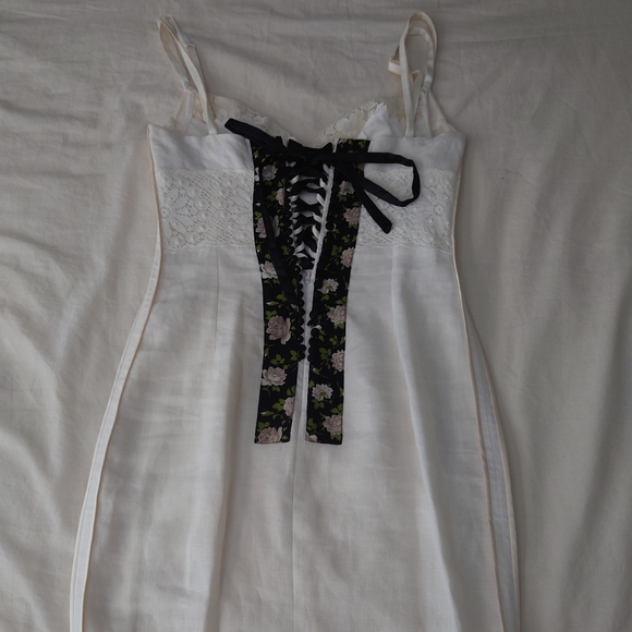 SOLD Stunning White Linen Dolce & Gabbana Lace Panel Mini Corset Dress Runway - Picture 4 of 16